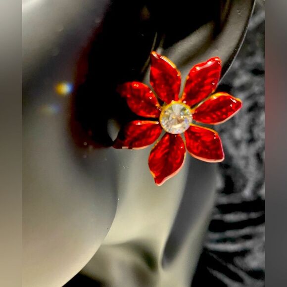 Christmas Red Enamel Poinsettia Rhinestone Center Pierced Earrings Gold Tone - Picture 4 of 5